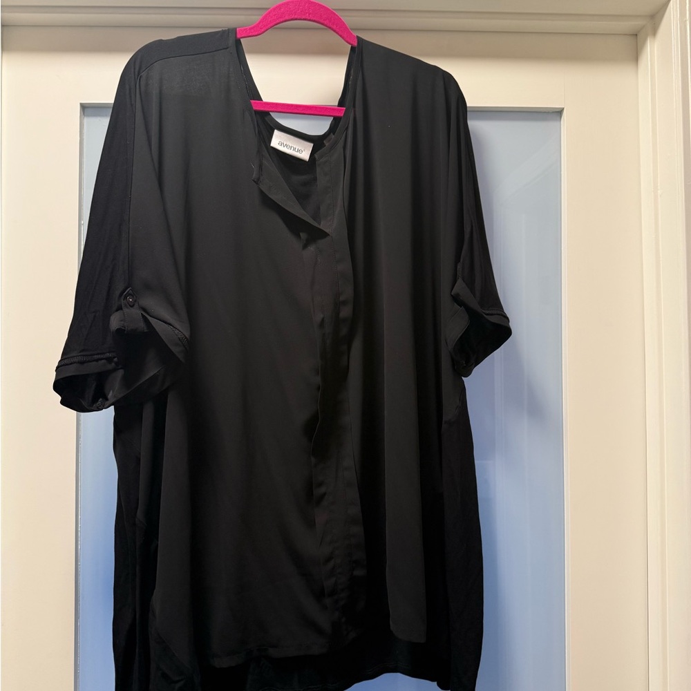 Avenue Black Short Sleeve Blouse
